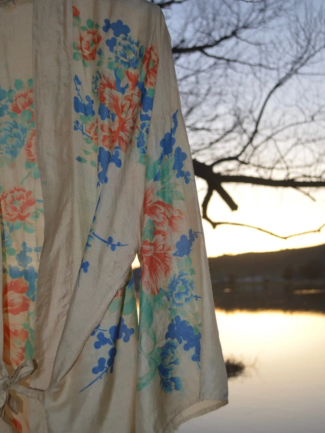 1920s Vibrant Pongee Silk Tie Waist Robe