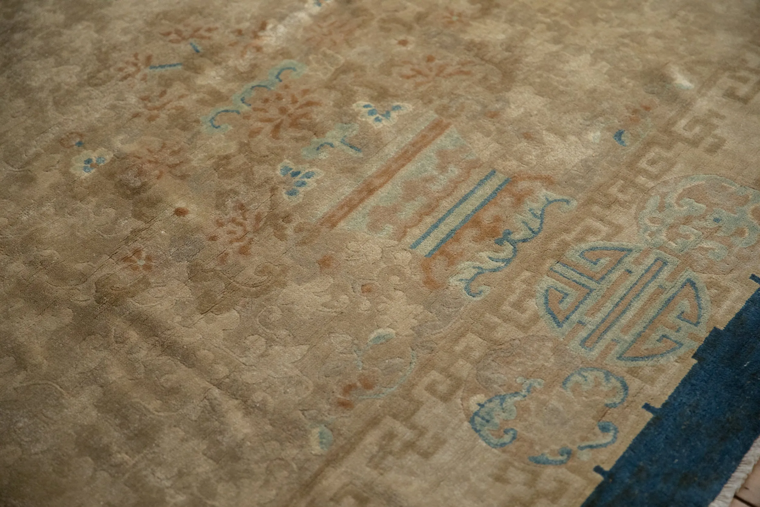 8x9.5 Antique Art Deco Carpet