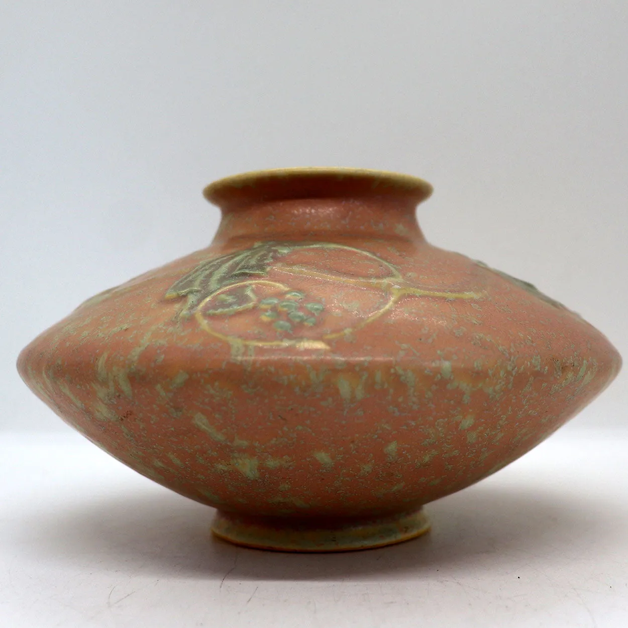 American Roseville Pottery Cremona Pink Squat 351-4 Vase