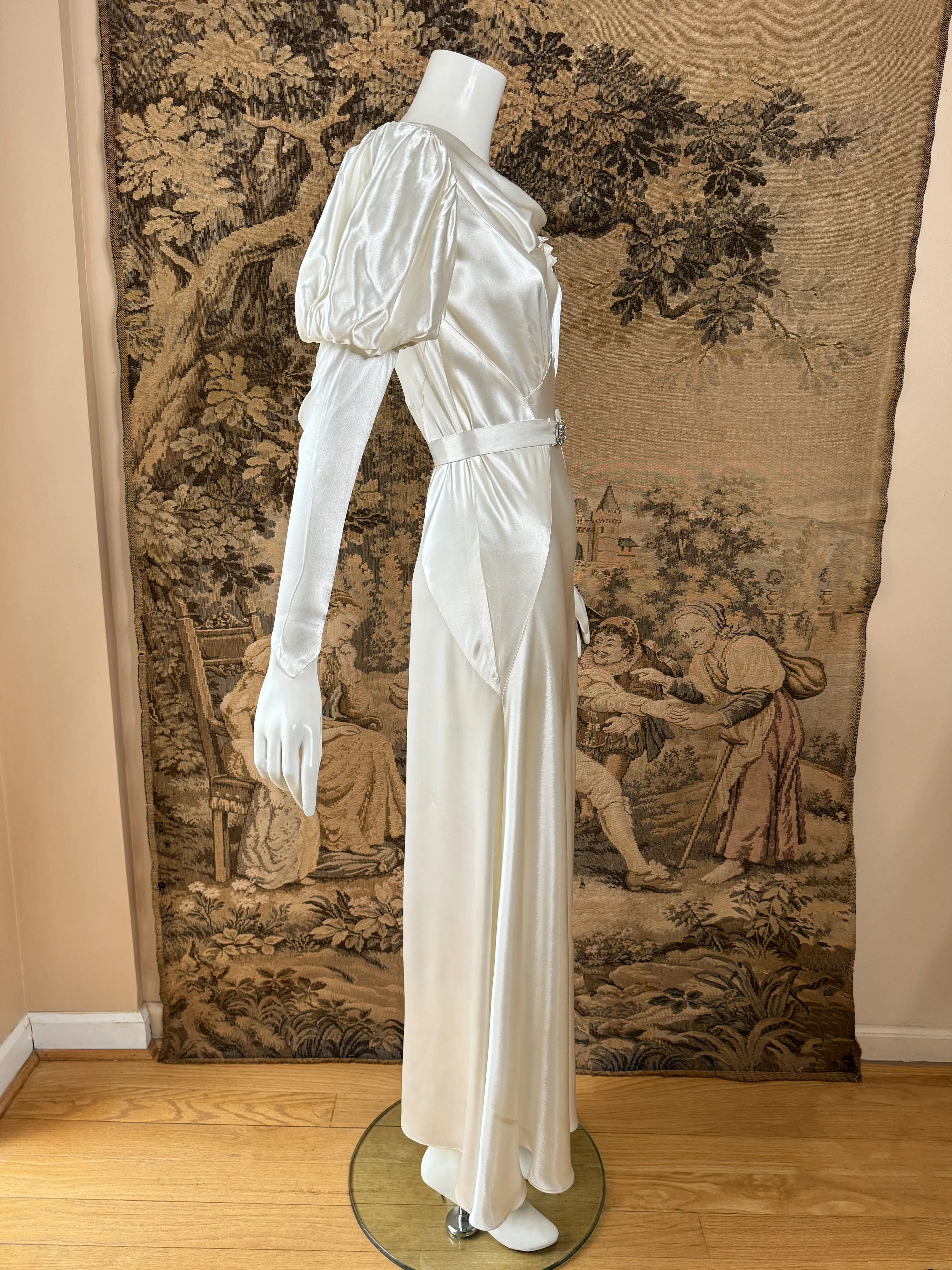 Art Deco 1930s Juliet Sleeve Wedding Dress