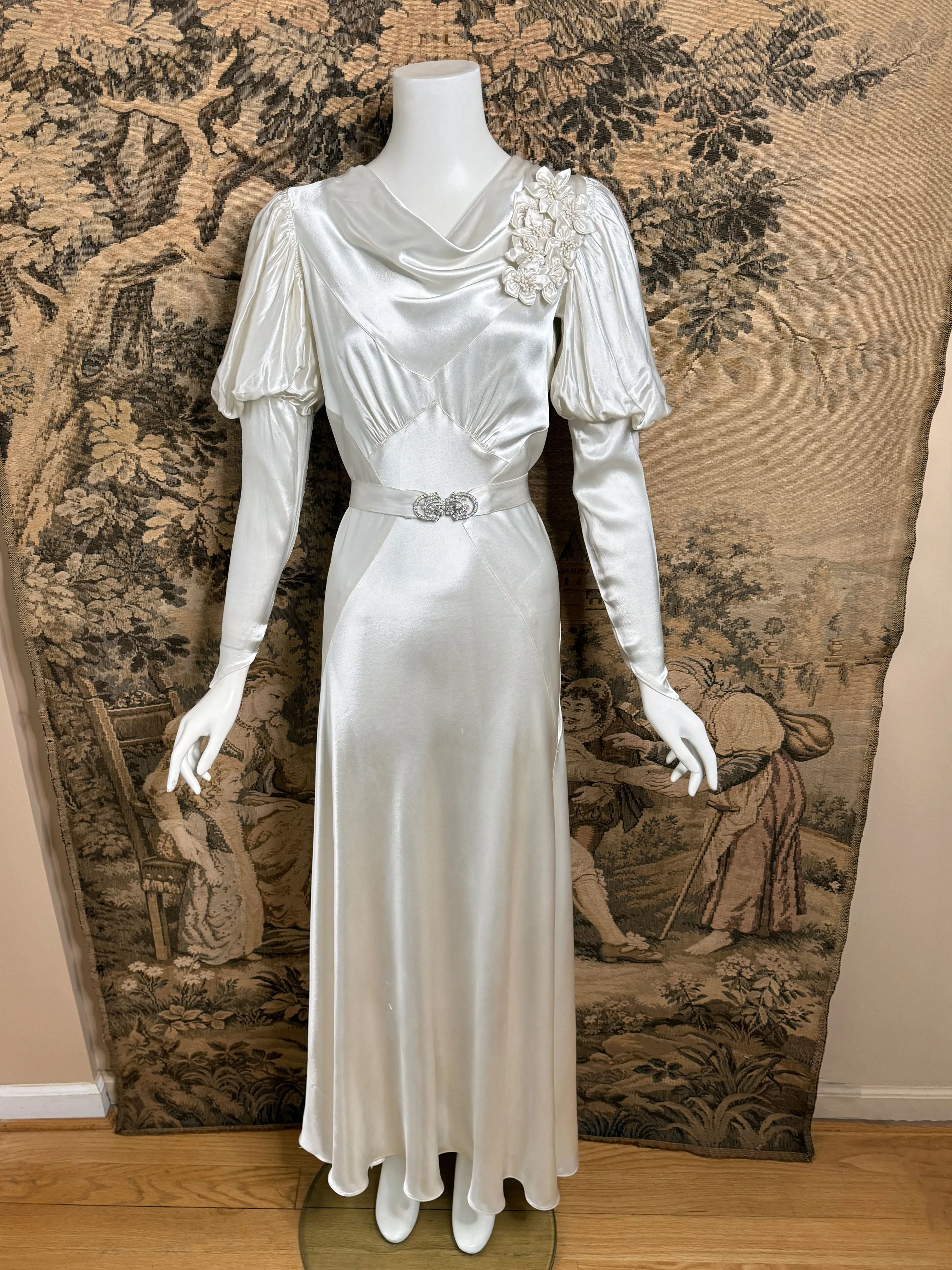 Art Deco 1930s Juliet Sleeve Wedding Dress