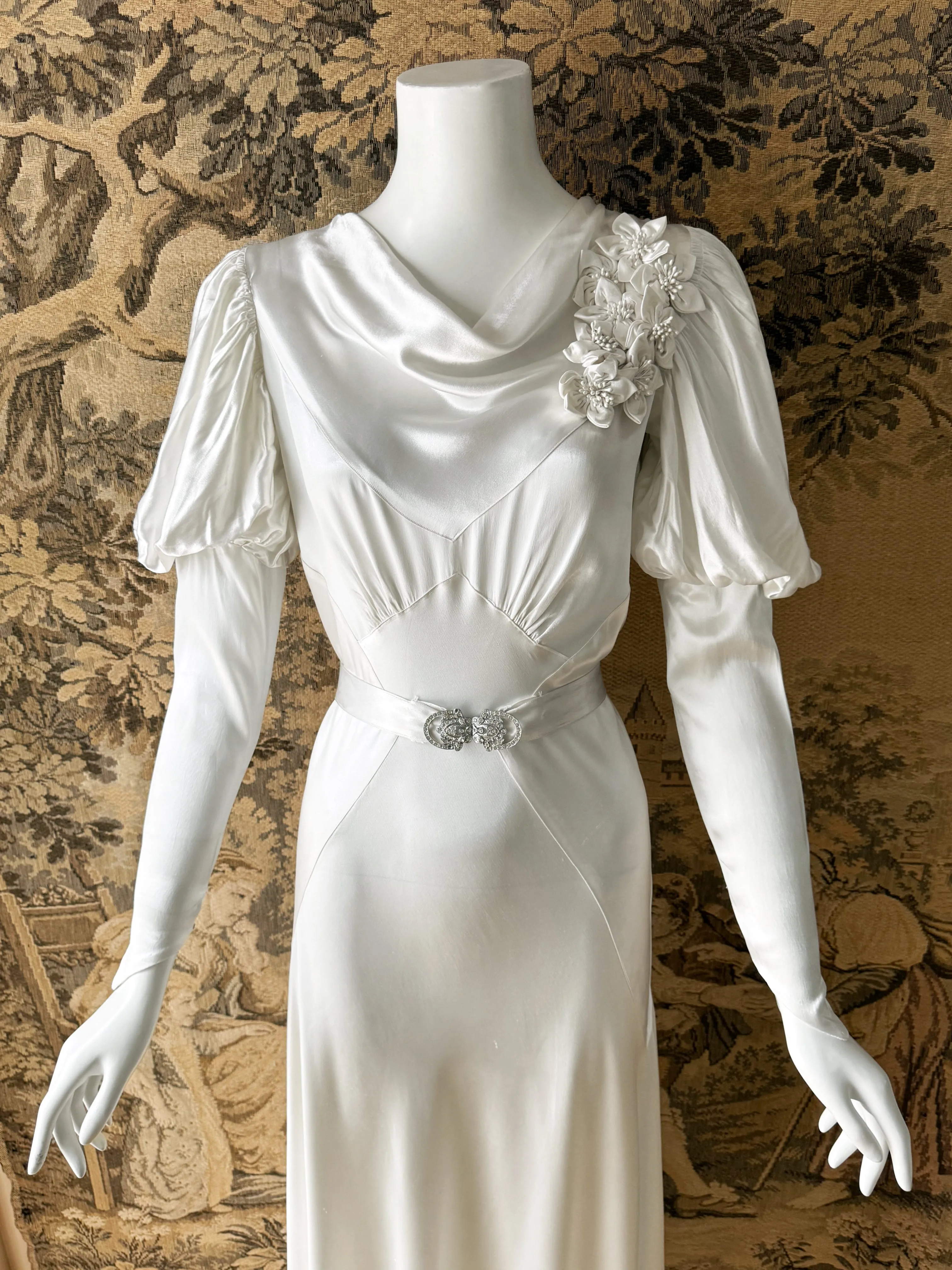 Art Deco 1930s Juliet Sleeve Wedding Dress
