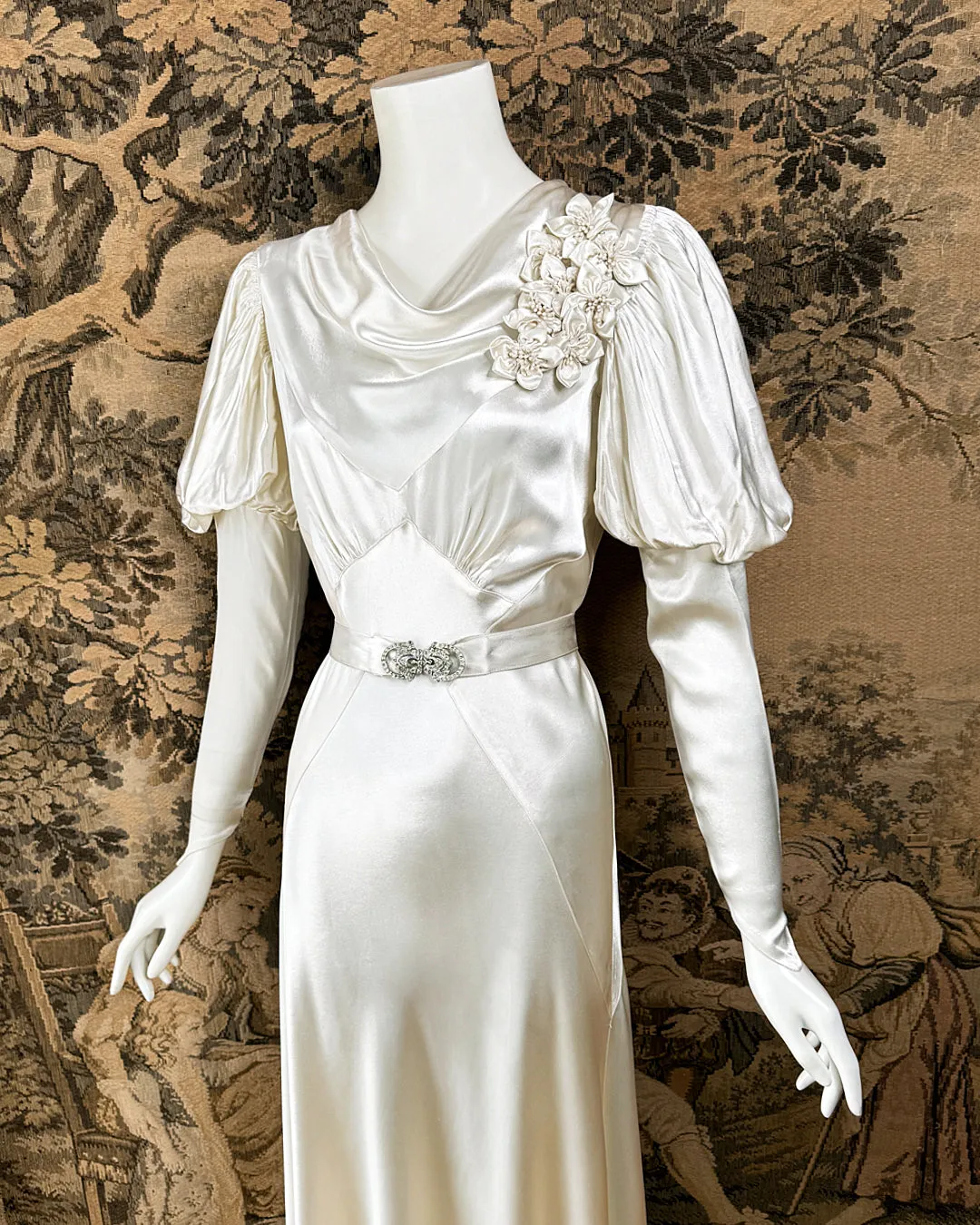 Art Deco 1930s Juliet Sleeve Wedding Dress