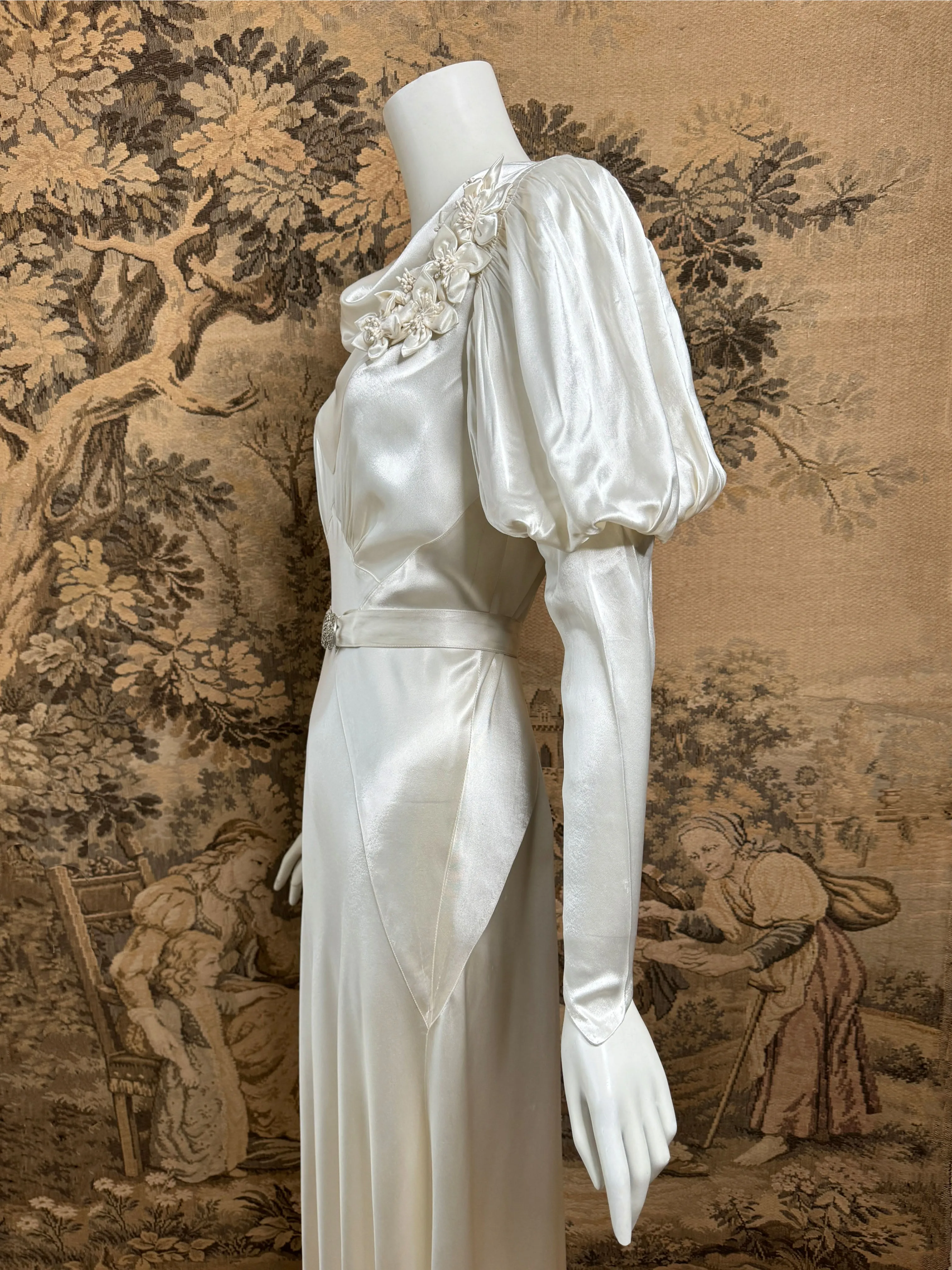 Art Deco 1930s Juliet Sleeve Wedding Dress