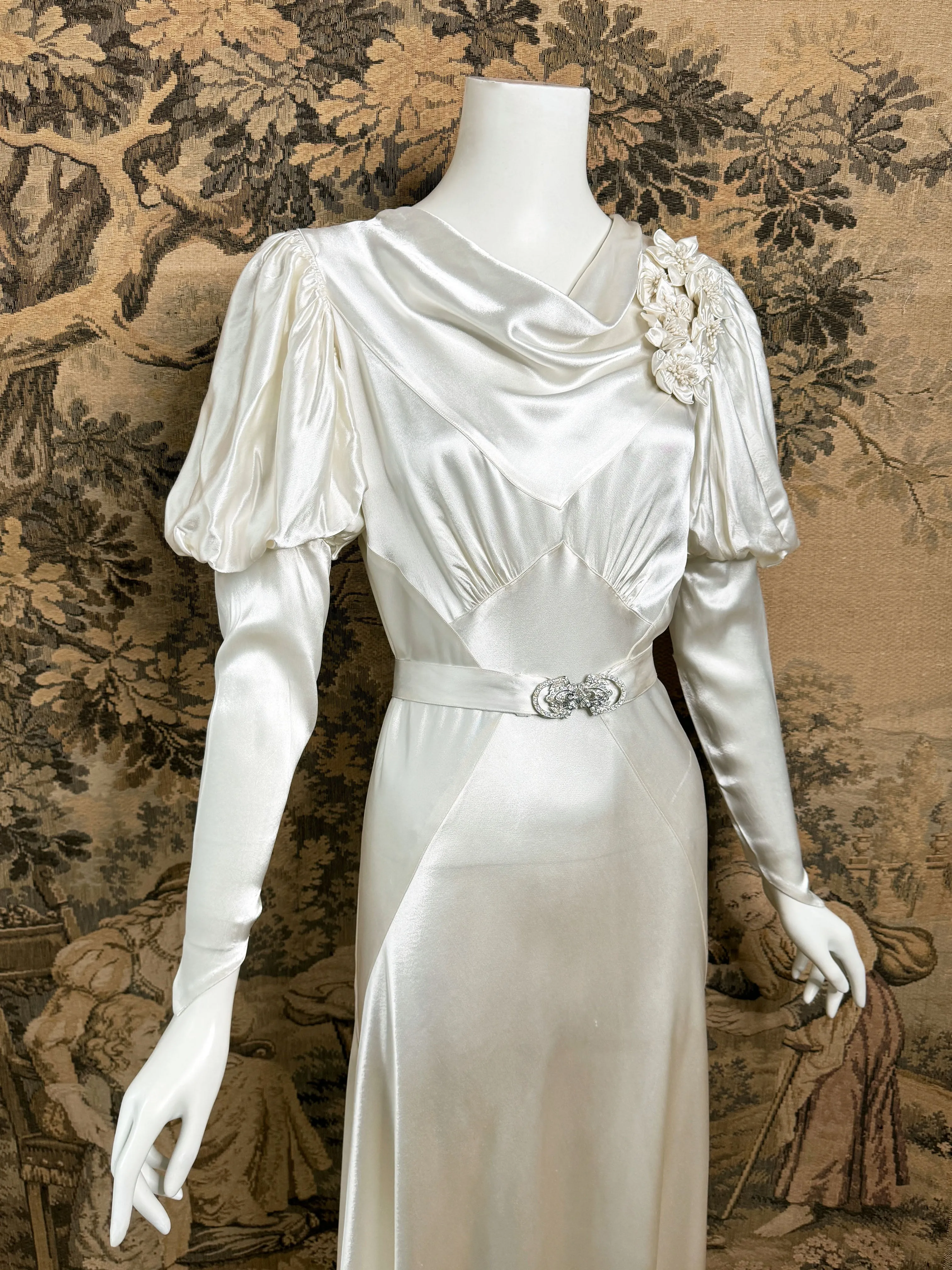 Art Deco 1930s Juliet Sleeve Wedding Dress