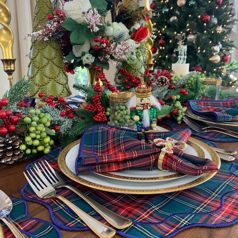Darby Placemat / Plaid with Blue Embroidery (Set of 4)