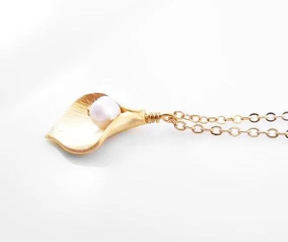 Gold Calla Lily Necklace - small gold lily pendant, creame white freshwater pearl, bridal necklace, bridesmaid jewelry, lily charm, lilly