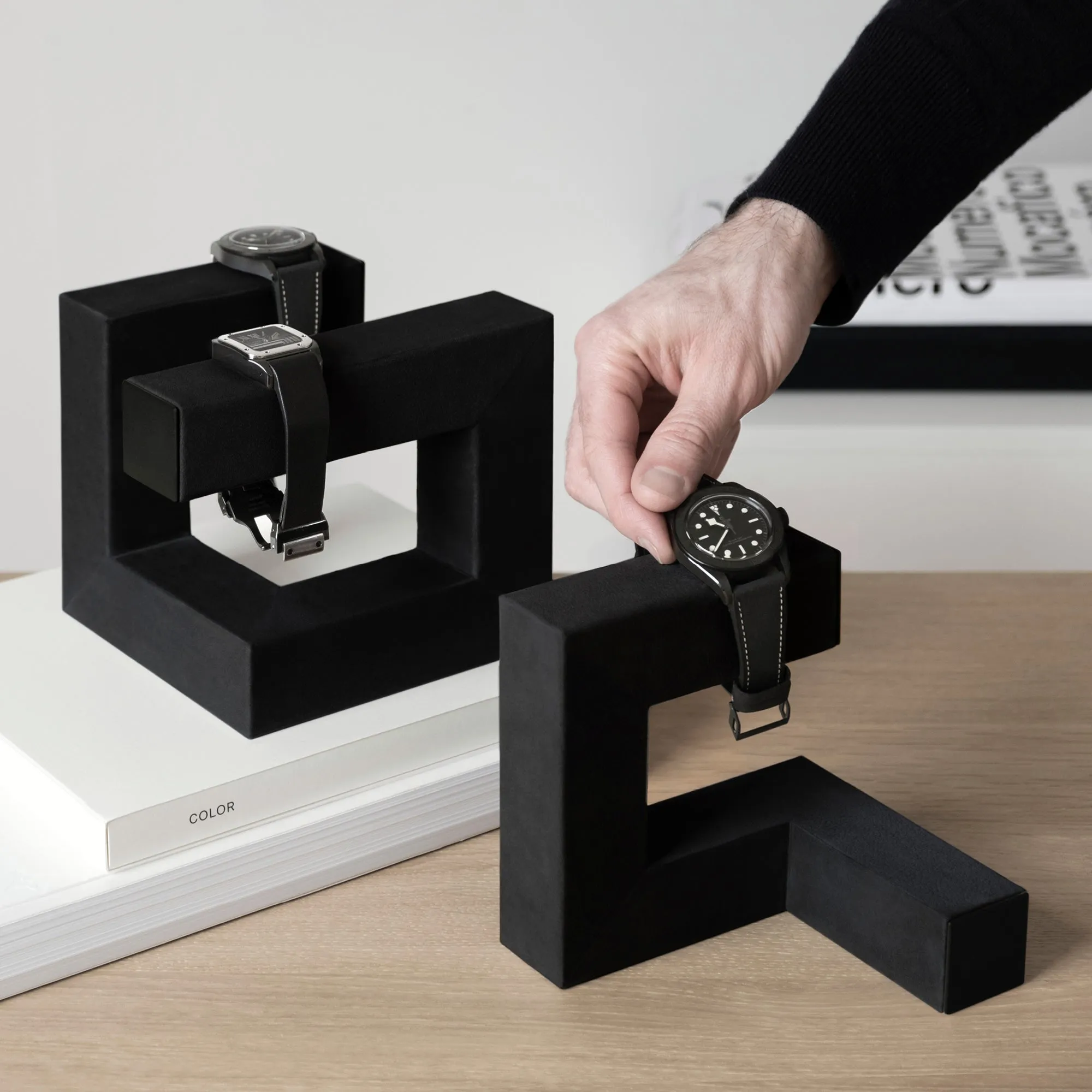 HUDSON 1 WATCH STAND - BLACK / BLACK