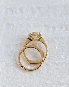 Minimalist Rise Ring