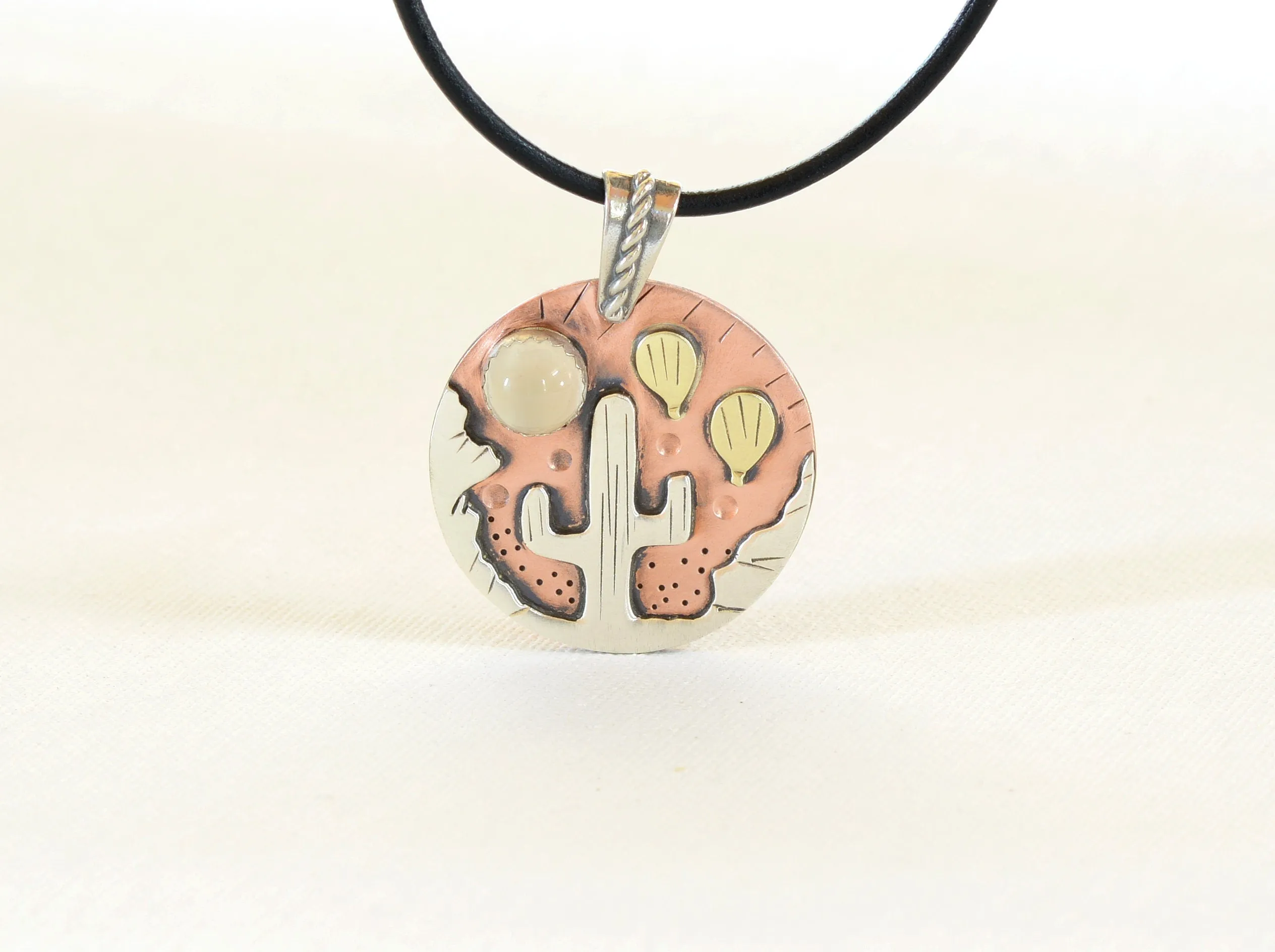 Necklace with Ballooning over the Desert theme