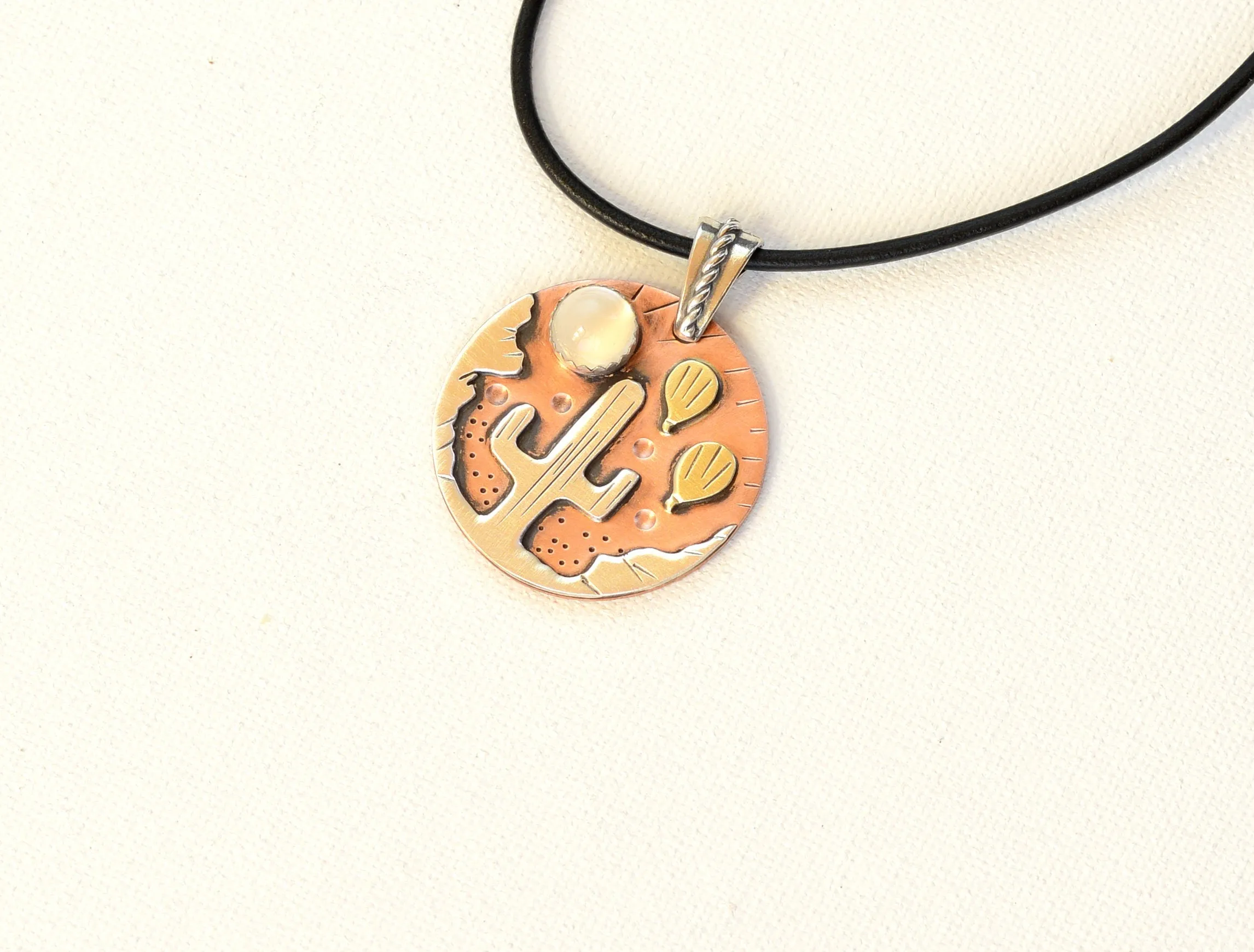 Necklace with Ballooning over the Desert theme