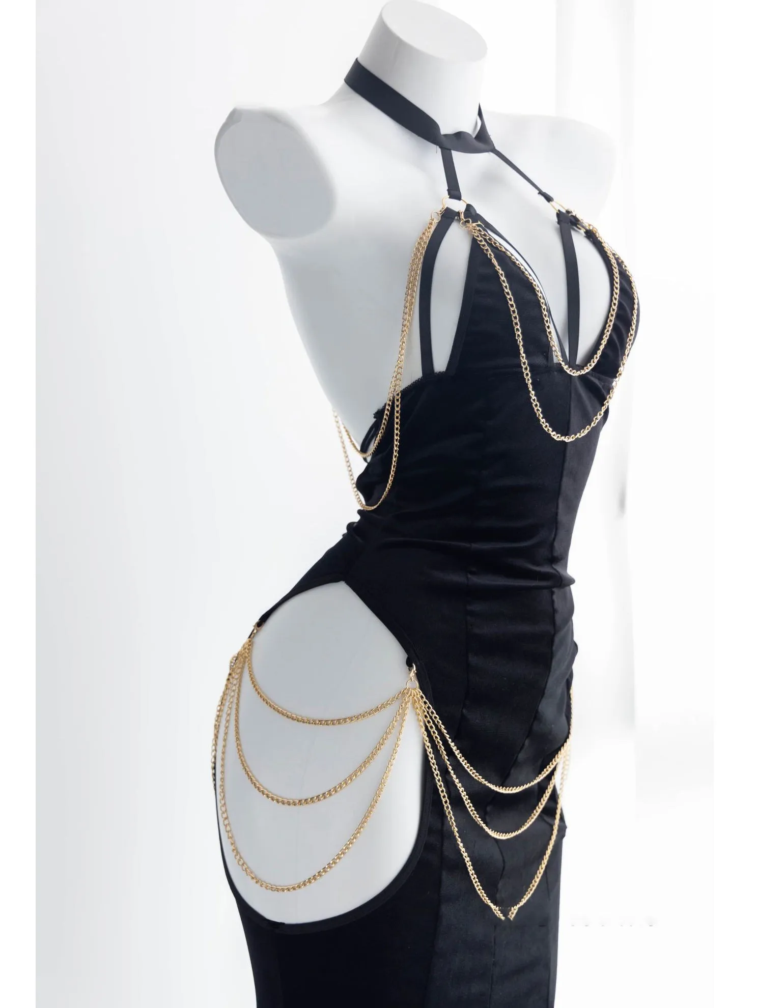 Sexy open-chested strappy hip-revealing crotch fishtail dress z041