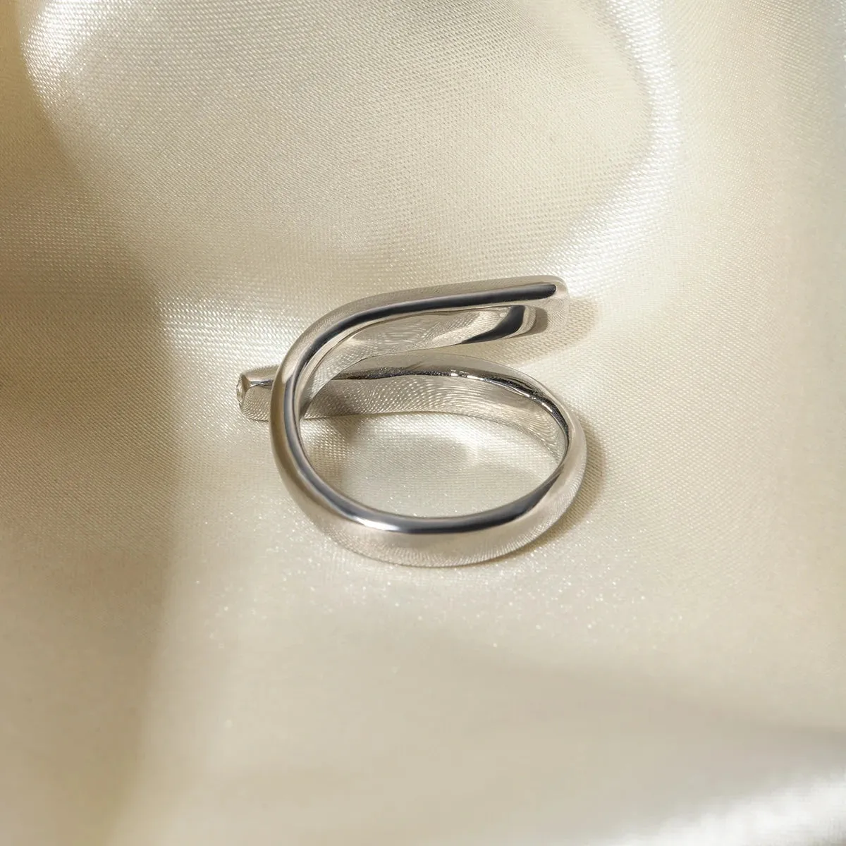Stylish Simple Lines Staggered Opening Ring