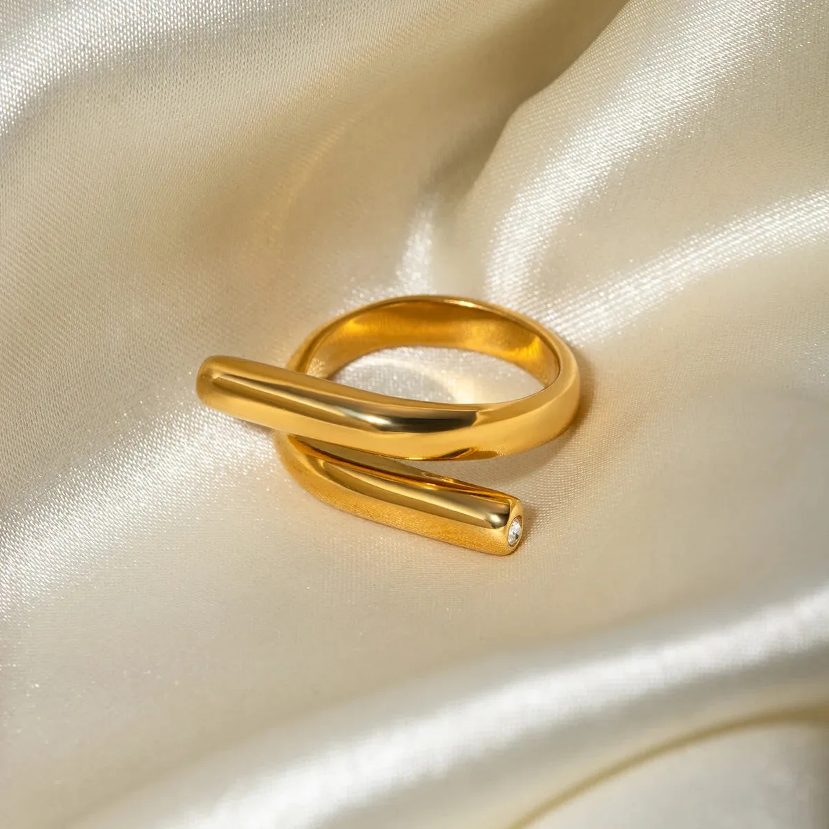 Stylish Simple Lines Staggered Opening Ring