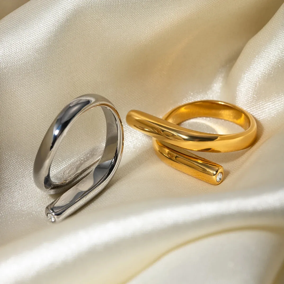 Stylish Simple Lines Staggered Opening Ring